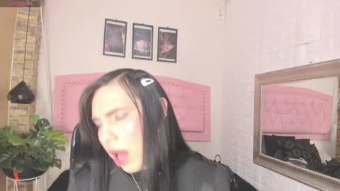 Snapshot of diosaa_golden chatting on February 7, 7:59 pm DIOSA online show from February 7, 7:59 pm