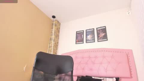 Snapshot of diosaa_golden chatting on February 11, 9:03 pm DIOSA online show from February 11, 9:03 pm