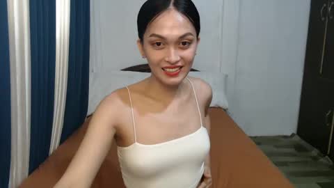 Snapshot of divina_graciaxx chatting on February 22, 3:34 am DIVINA online show from February 22, 3:34 am