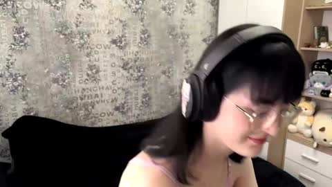 Snapshot of dodiebabikian chatting on September 18, 12:10 pm Annie PVT IS OPEN online show from September 18, 12:10 pm
