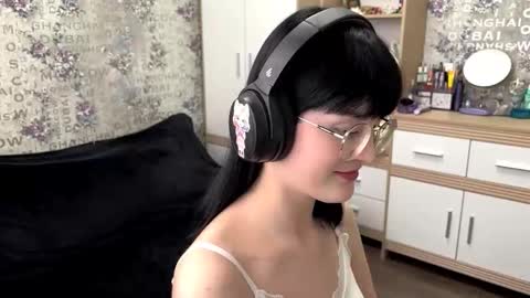 Snapshot of dodiebabikian chatting on September 20, 12:00 pm Annie PVT IS OPEN online show from September 20, 12:00 pm