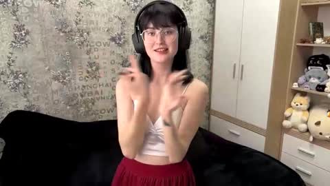 Snapshot of dodiebabikian chatting on September 21, 12:11 pm Annie PVT IS OPEN online show from September 21, 12:11 pm