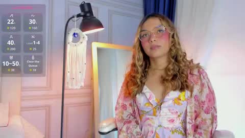 Snapshot of doll_isa_ chatting on September 19, 7:52 pm doll_isa_ online show from September 19, 7:52 pm