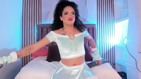 Snapshot of dreammatell_ chatting on December 23, 3:50 am Dream Matell online show from December 23, 3:50 am