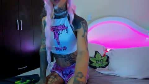 drippyorlove online show from February 3, 12:15 am