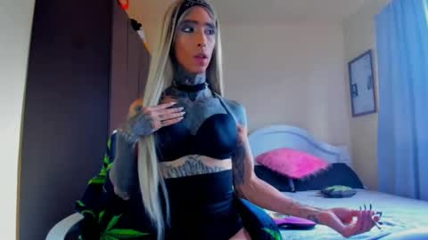 drippyorlove online show from February 25, 10:07 pm