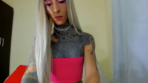 drippyorlove online show from March 5, 12:56 am