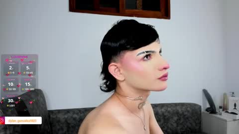 Snapshot of dylan_turner_ chatting on September 23, 9:43 pm Dylan Turner online show from September 23, 9:43 pm