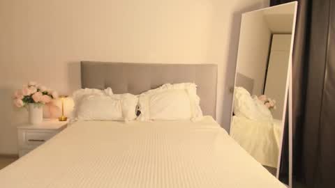 Effie Mur online show from November 17, 10:15 am