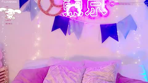 Snapshot of effyevans2 chatting on September 27, 4:43 am - new video where i CUM in BIO online show from September 27, 4:43 am