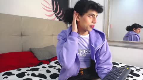 Snapshot of eimyflorian chatting on December 26, 11:43 am Eimyflorian online show from December 26, 11:43 am