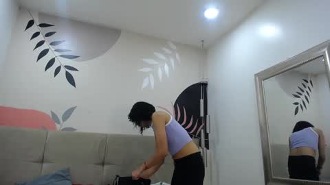 Snapshot of eimyflorian chatting on January 3, 11:35 am Eimyflorian online show from January 3, 11:35 am