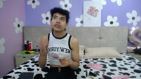 Snapshot of eimyflorian chatting on January 27, 11:32 am Eimyflorian online show from January 27, 11:32 am