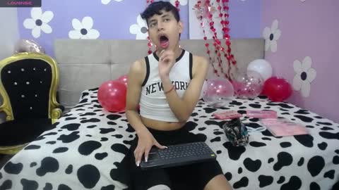 Snapshot of eimyflorian chatting on February 17, 11:34 am Eimyflorian online show from February 17, 11:34 am