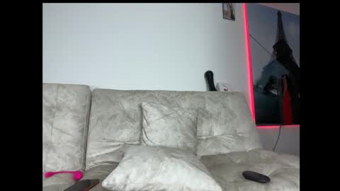 Snapshot of elalux777 chatting on October 1, 1:06 am elalux777 online show from October 1, 1:06 am