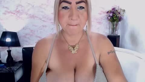 XIOMY   give LIKE on my page online show from January 31, 12:18 pm