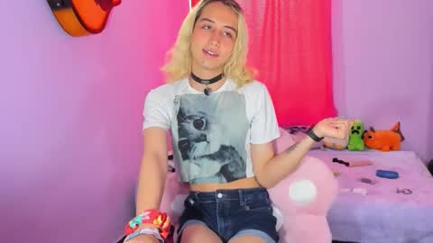 elisdarling online show from February 4, 7:40 pm