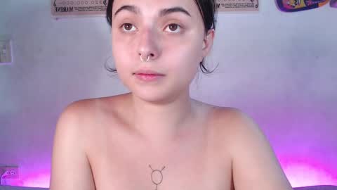 Snapshot of elizabeth_taylorxxx chatting on February 22, 1:22 am Elizabeth Taylor online show from February 22, 1:22 am