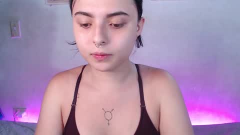 Snapshot of elizabeth_taylorxxx chatting on February 24, 1:24 am Elizabeth Taylor online show from February 24, 1:24 am