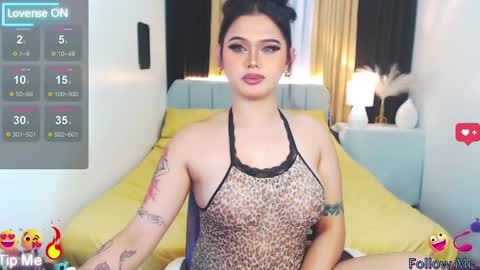 Snapshot of ella_fantasia chatting on March 6, 1:32 am HI ITS ME ELLA online show from March 6, 1:32 am
