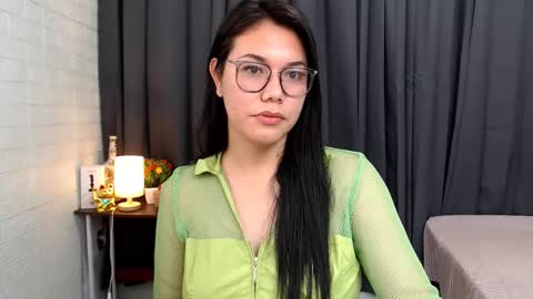 Snapshot of ellahollywood1818 chatting on February 26, 3:21 am CINDERELLA online show from February 26, 3:21 am