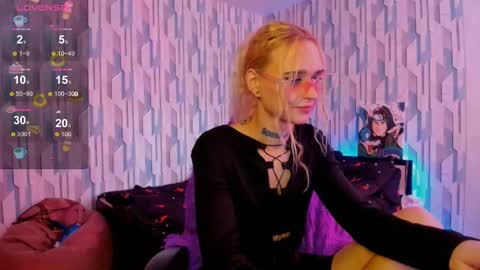 Snapshot of elli_26 chatting on December 17, 9:50 am Ellie online show from December 17, 9:50 am