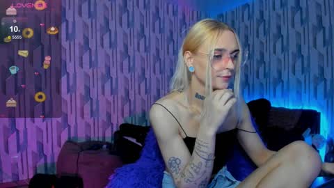 Snapshot of elli_26 chatting on January 17, 10:33 am Ellie online show from January 17, 10:33 am