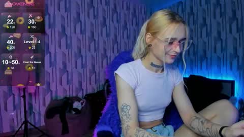 Snapshot of elli_26 chatting on January 25, 12:52 pm Ellie online show from January 25, 12:52 pm