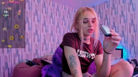 Snapshot of elli_26 chatting on February 17, 11:34 am Ellie online show from February 17, 11:34 am