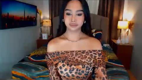 Snapshot of elliecummers chatting on December 10, 7:54 pm ellie online show from December 10, 7:54 pm