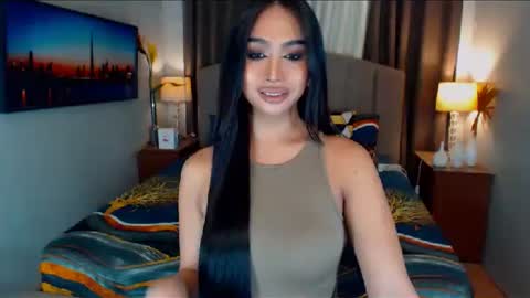 Snapshot of elliecummers chatting on December 19, 7:51 pm ellie online show from December 19, 7:51 pm