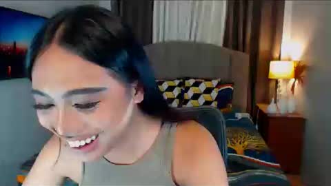 Snapshot of elliecummers chatting on December 21, 8:10 pm ellie online show from December 21, 8:10 pm