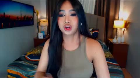 Snapshot of elliecummers chatting on January 8, 10:48 pm ellie online show from January 8, 10:48 pm