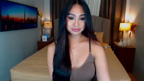 Snapshot of elliecummers chatting on February 6, 1:49 am ellie online show from February 6, 1:49 am