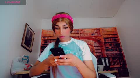 Snapshot of emeli_roushot chatting on January 12, 8:03 pm Emeli online show from January 12, 8:03 pm