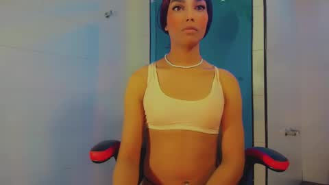Snapshot of emeli_roushot chatting on January 20, 11:24 am Emeli online show from January 20, 11:24 am