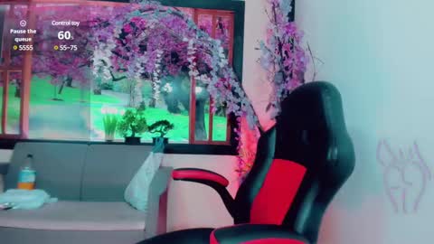 Snapshot of emeli_roushot chatting on January 23, 3:48 am Emeli online show from January 23, 3:48 am