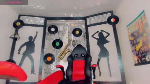 Snapshot of emeli_roushot chatting on January 24, 3:54 am Emeli online show from January 24, 3:54 am