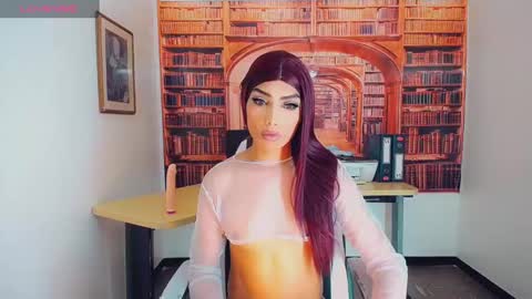 Snapshot of emeli_roushot chatting on February 8, 11:33 am Emeli online show from February 8, 11:33 am