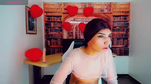 Snapshot of emeli_roushot chatting on February 13, 10:34 am Emeli online show from February 13, 10:34 am