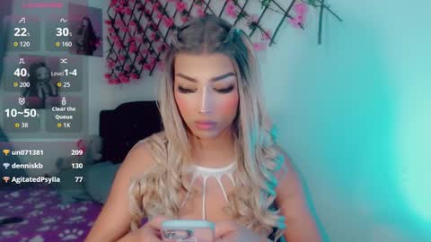Snapshot of emeli_roushot chatting on September 23, 7:53 pm Emeli online show from September 23, 7:53 pm