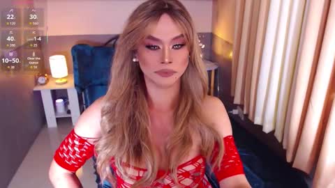 Snapshot of emeraldshemalegoddess chatting on September 20, 12:27 am Epitome of Goddess MISS EMERALD online show from September 20, 12:27 am