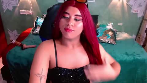 Snapshot of emili_roux chatting on December 28, 10:13 pm Emili roux online show from December 28, 10:13 pm