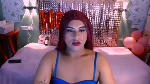 Snapshot of emili_roux chatting on February 11, 12:16 pm Emili roux online show from February 11, 12:16 pm