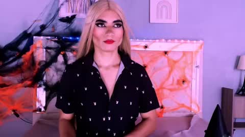 Snapshot of emily_castillo_1 chatting on October 7, 1:39 am emily_castillo_1 online show from October 7, 1:39 am