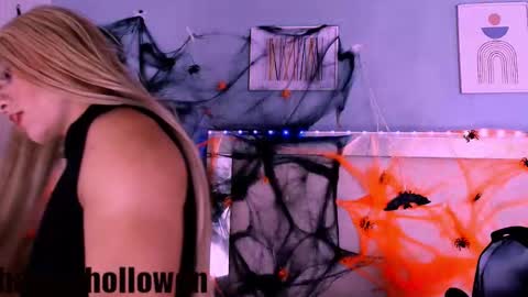 Snapshot of emily_castillo_1 chatting on October 10, 5:30 am emily_castillo_1 online show from October 10, 5:30 am