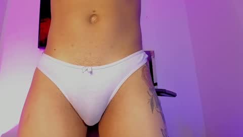 Snapshot of emily_lady20 chatting on February 24, 10:36 pm emily lady20 Independient modelIndependiente online show from February 24, 10:36 pm