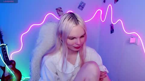 Lia online show from November 5, 1:00 pm