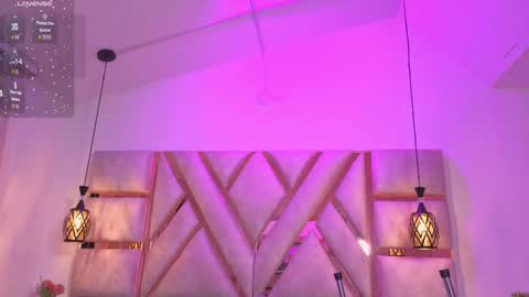 Snapshot of emily_roousee chatting on October 2, 5:19 am Emily online show from October 2, 5:19 am