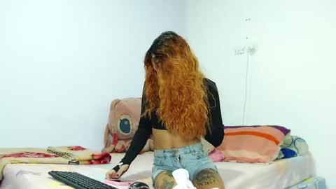 Snapshot of emily_rousxxx chatting on September 15, 10:47 pm Emily IGEmmily Baussa online show from September 15, 10:47 pm